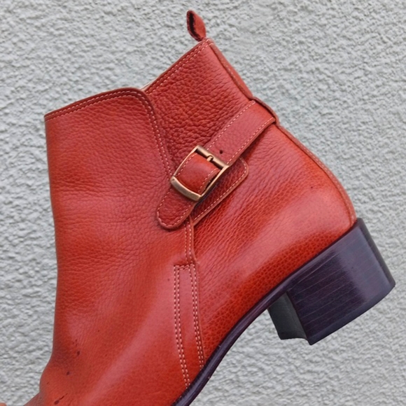 TALBOTS LADIES GENUINE LEATHER  BUCKLED BOOTIES - Picture 3 of 17